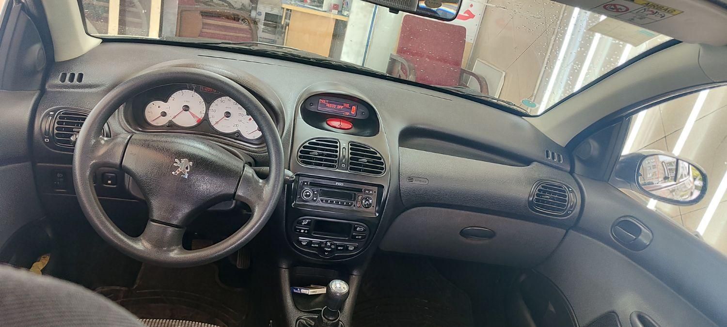 پژو ۲۰۶ صندوق دار v8 - 1398
