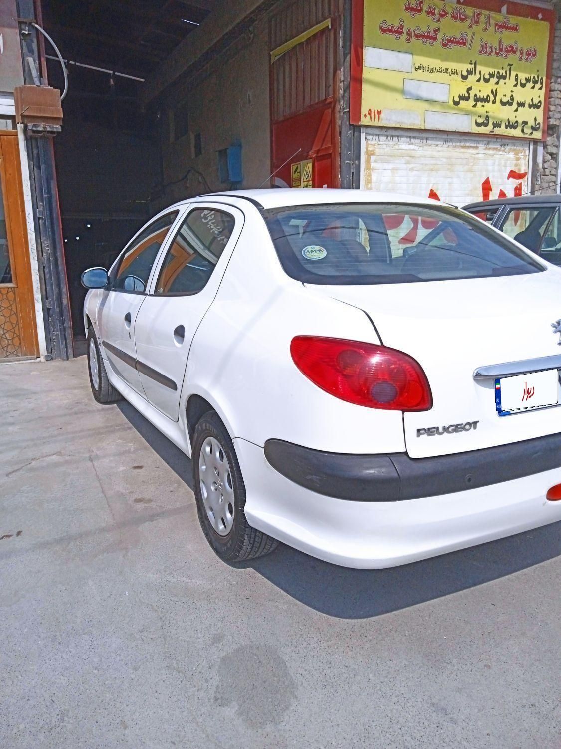 پژو ۲۰۶ صندوق دار v8 - 1396