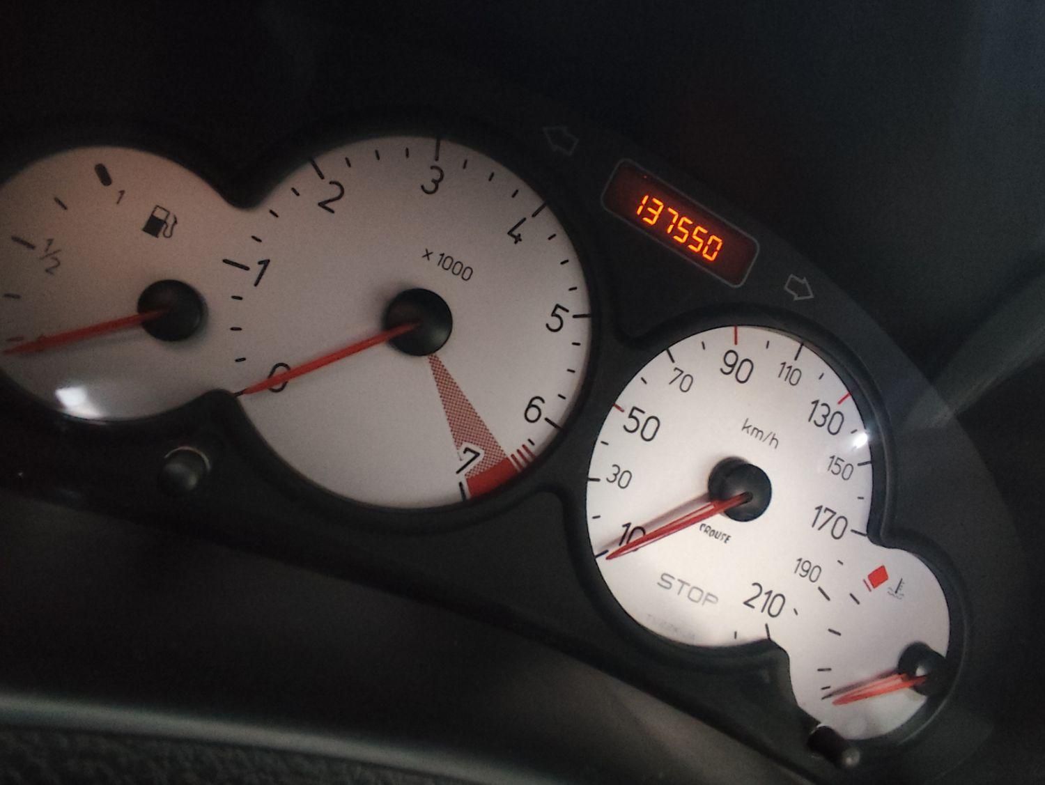 پژو ۲۰۶ صندوق دار v8 - 1393