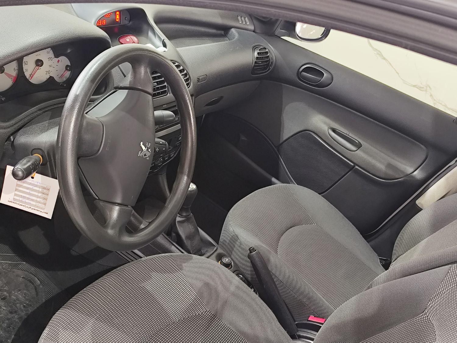 پژو ۲۰۶ صندوق دار v8 - 1393