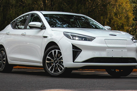 کی ام سی EJ7 142 کیلووات - 2024