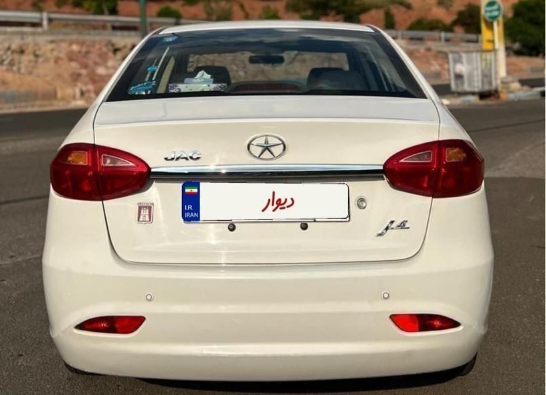 جک J4 اتوماتیک ساده - 2020