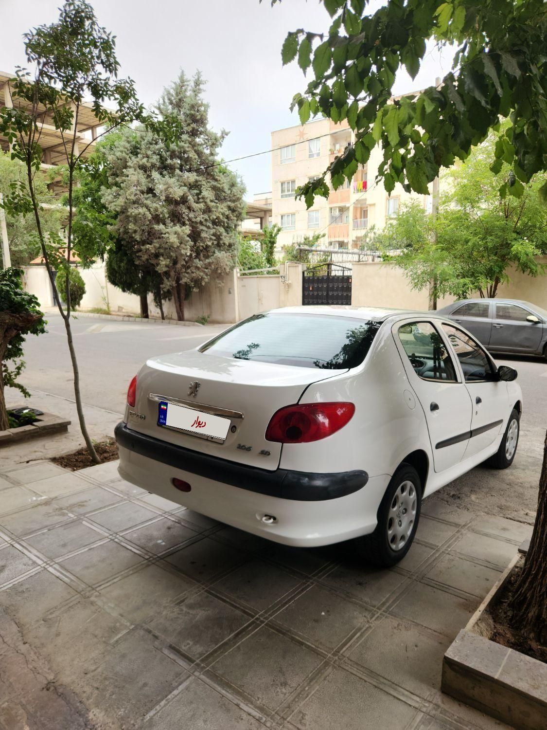پژو ۲۰۶ صندوق دار v8 - 1398