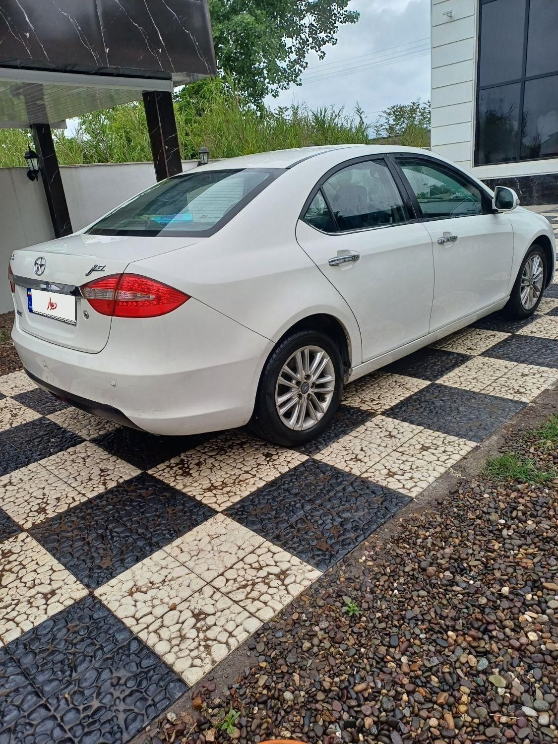 جک J5 اتوماتیک - 2014