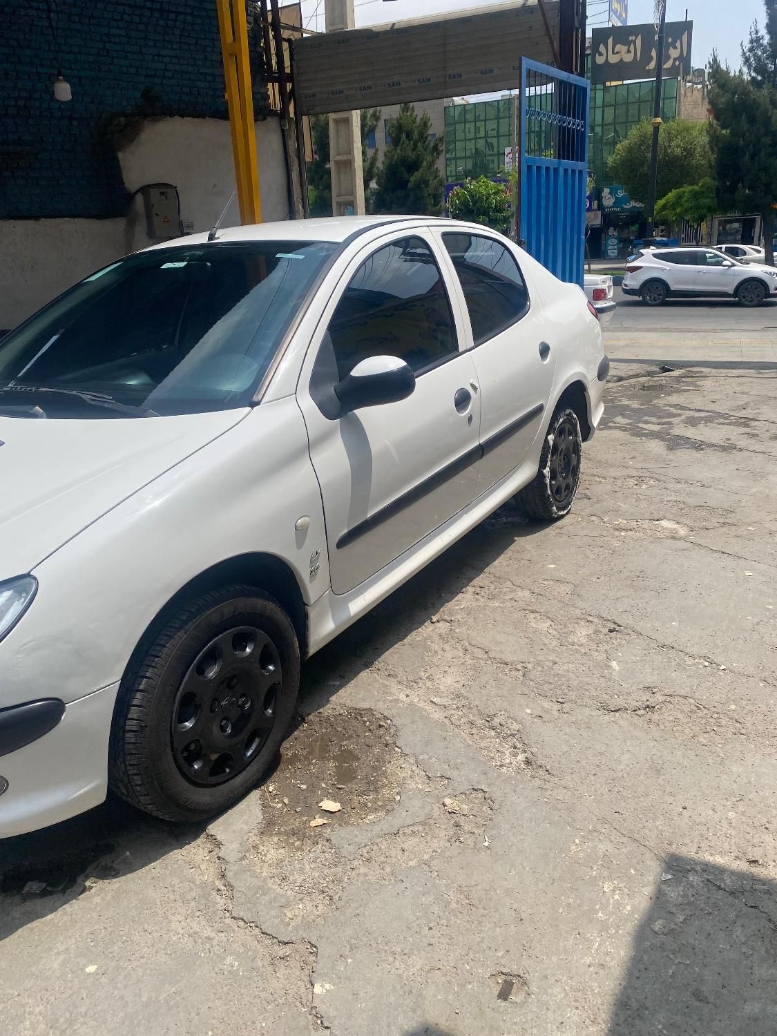 پژو ۲۰۶ صندوق دار v8 - 1396