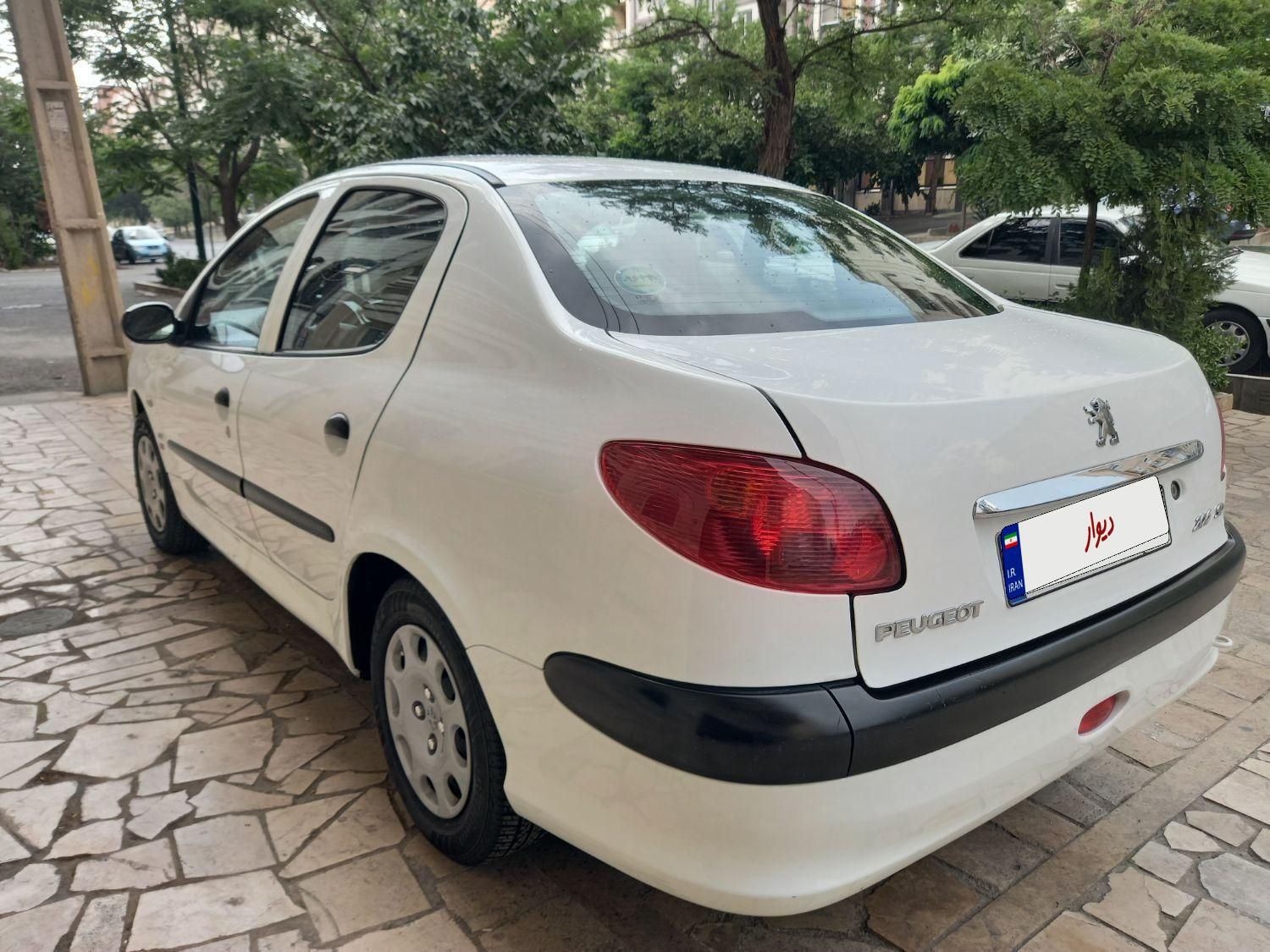 پژو ۲۰۶ صندوق دار v8 - 1399