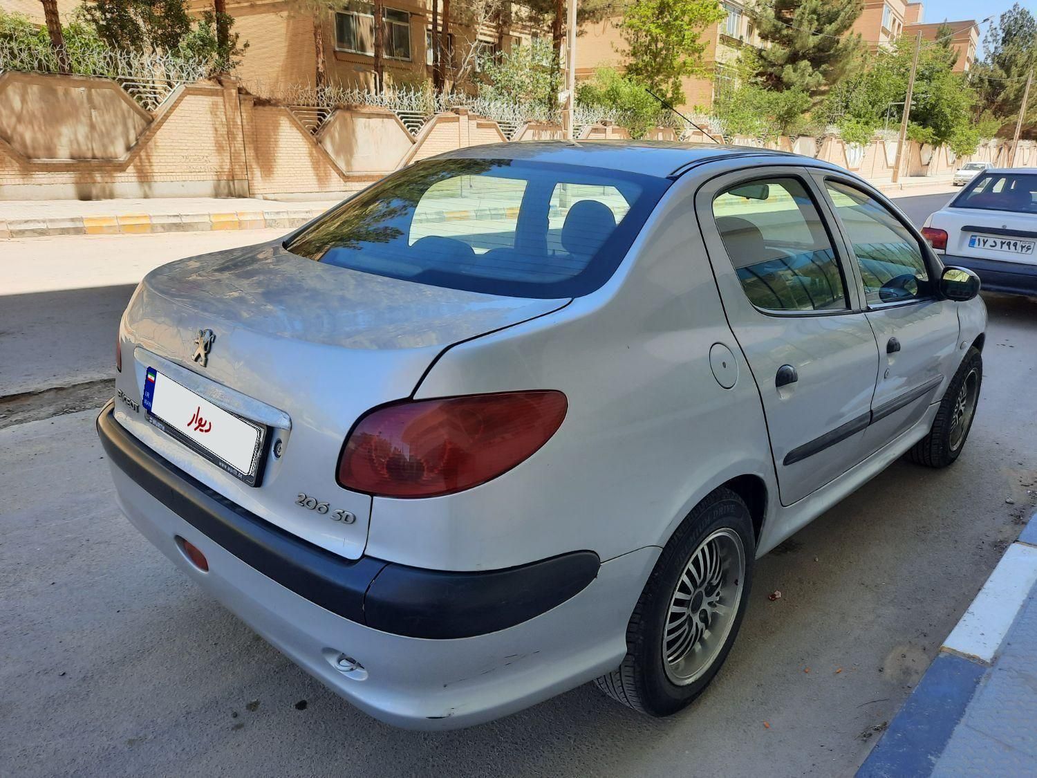 پژو ۲۰۶ صندوق دار v8 - 1386