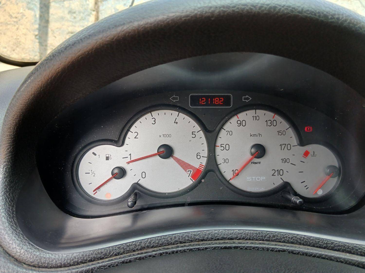 پژو ۲۰۶ صندوق دار v8 - 1394