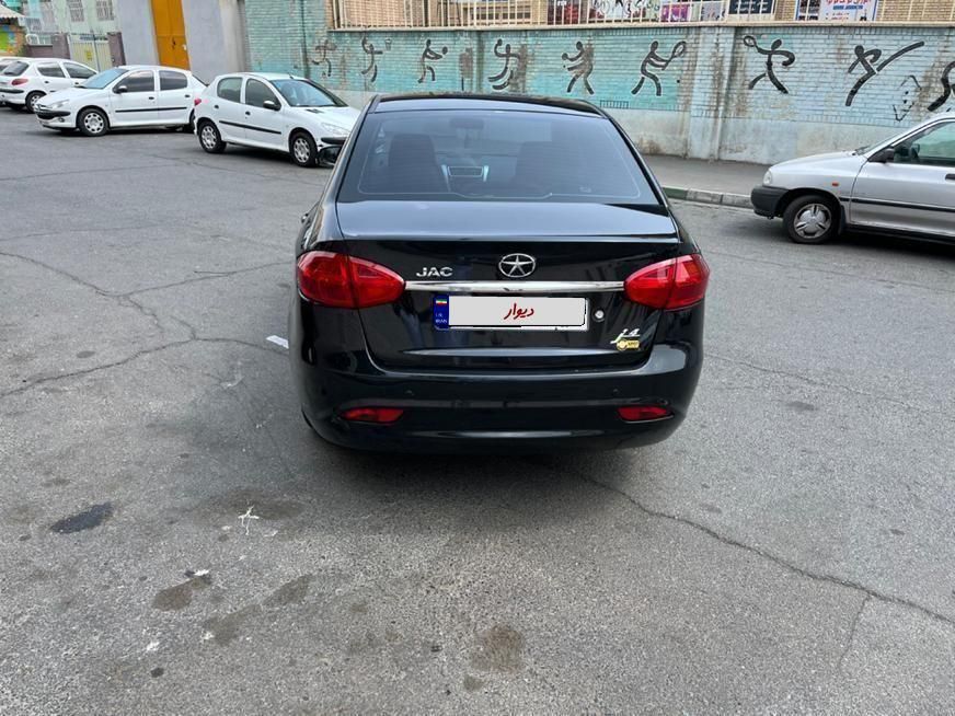 جک J4 اتوماتیک ساده - 2023