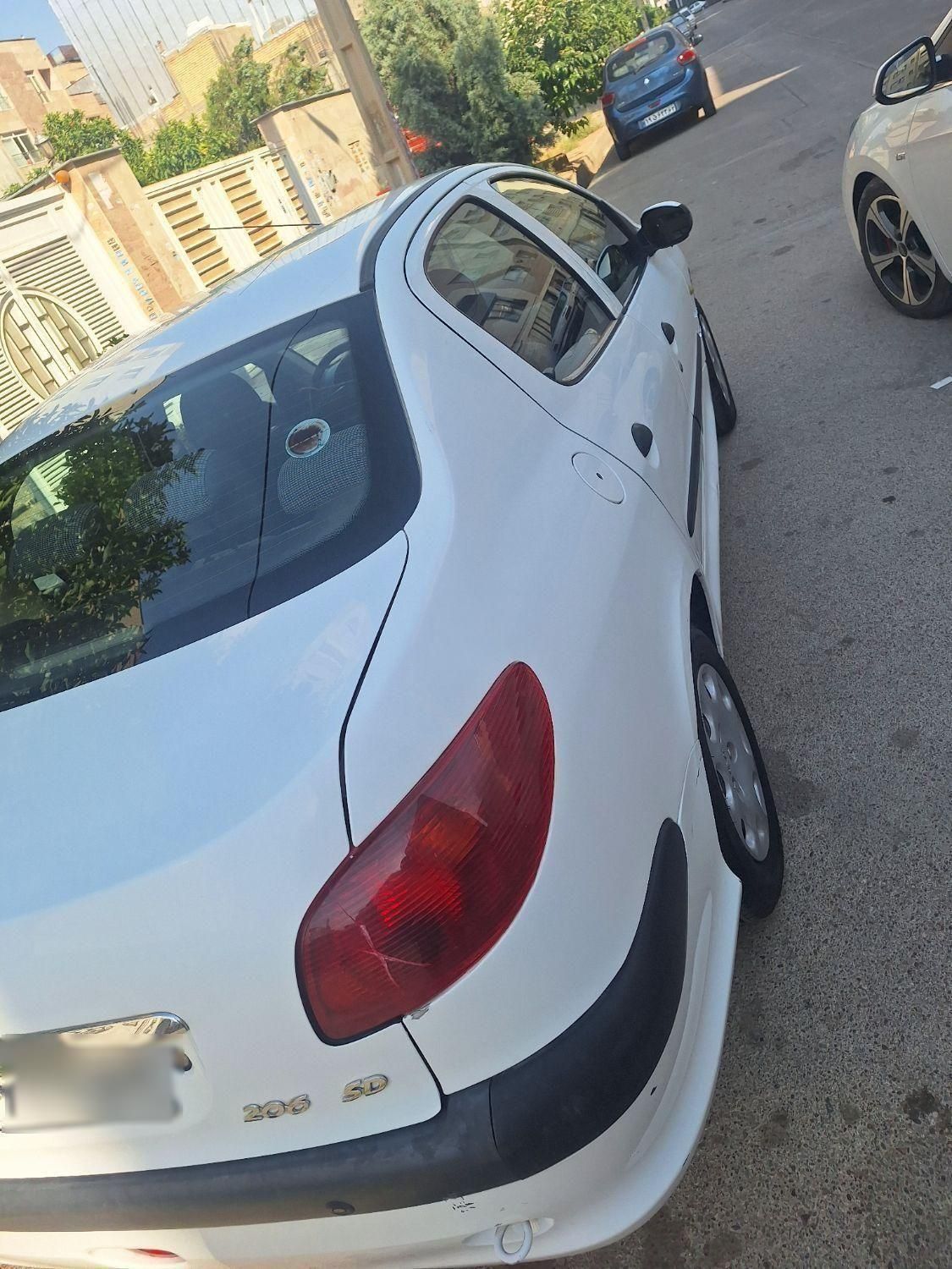 پژو ۲۰۶ صندوق دار v8 - 1394