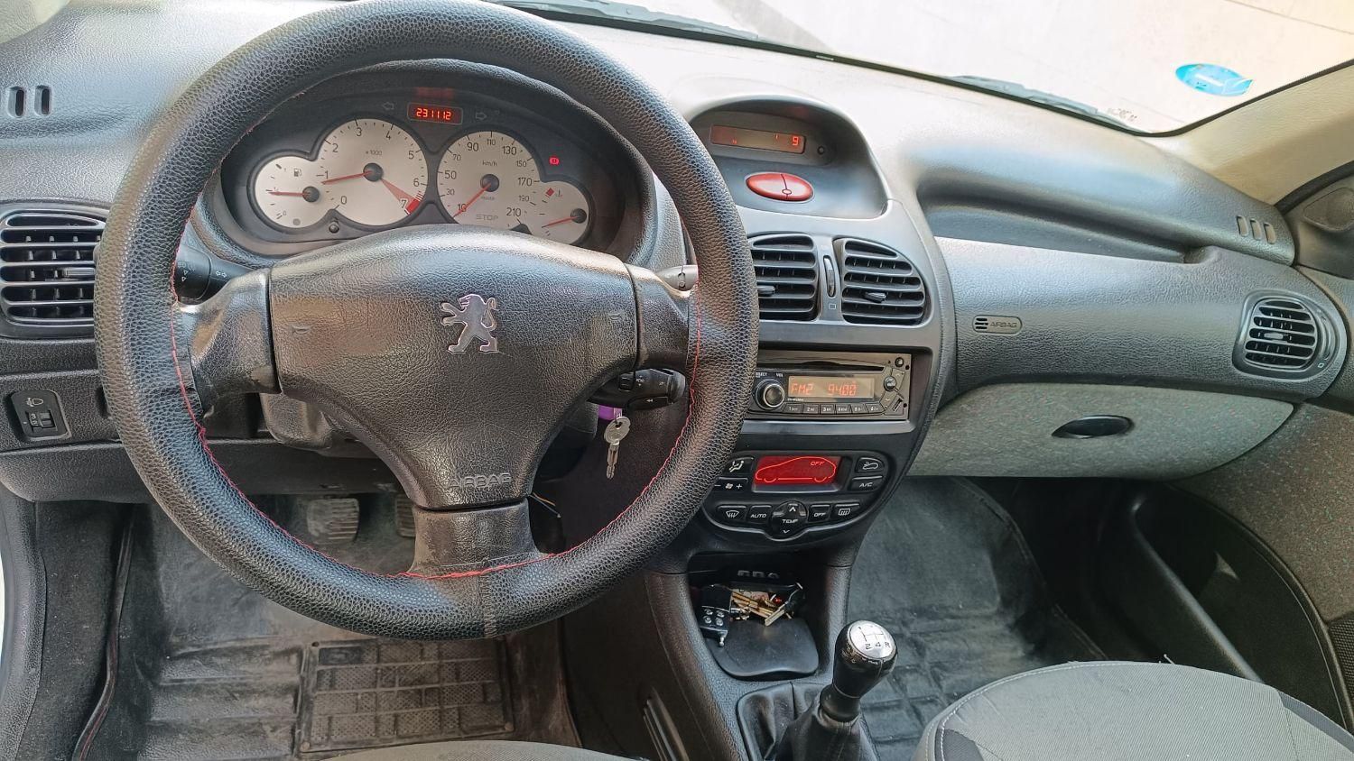 پژو ۲۰۶ صندوق دار v8 - 1390