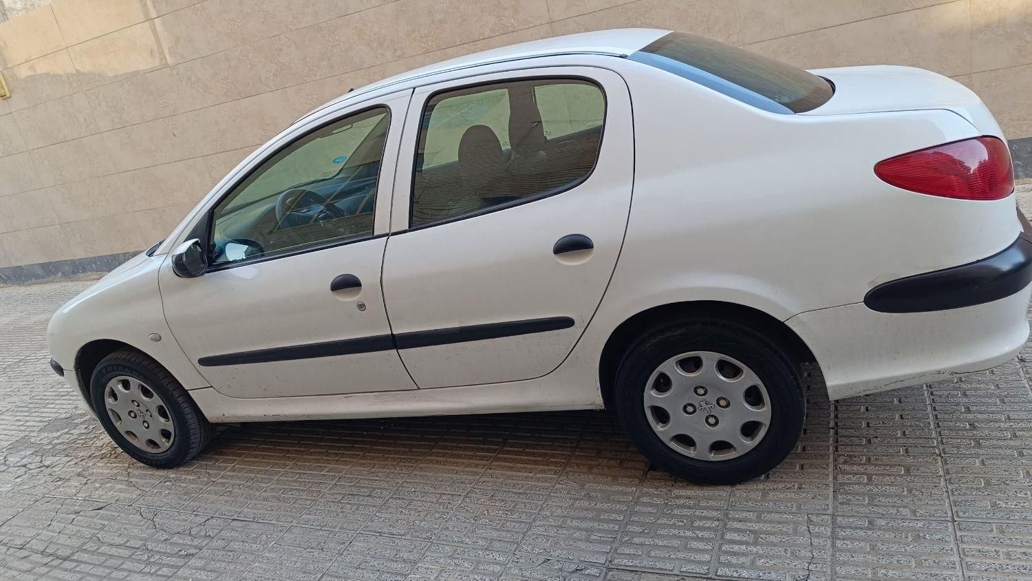 پژو ۲۰۶ صندوق دار v8 - 1390