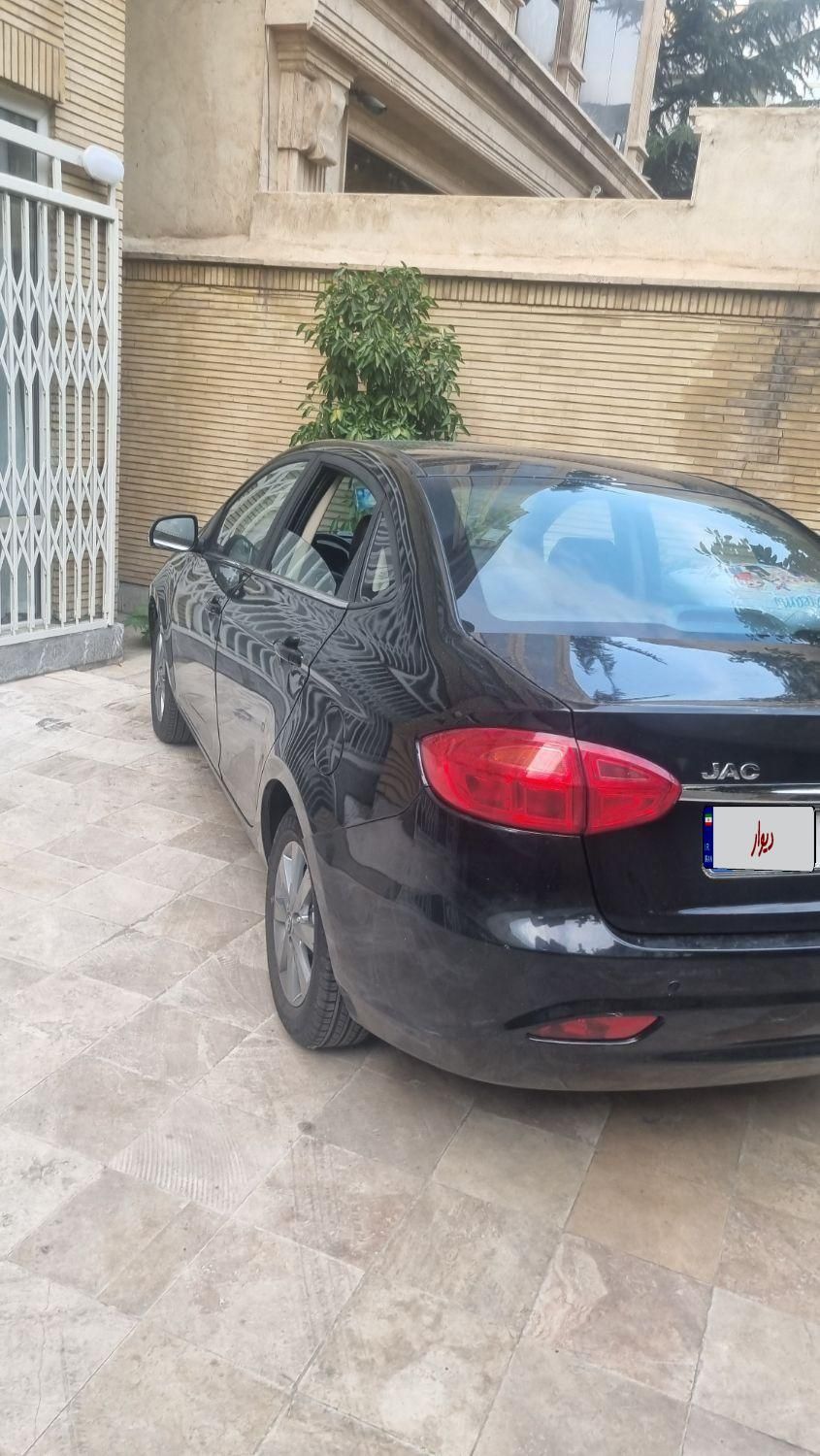 جک J4 اتوماتیک ساده - 2023