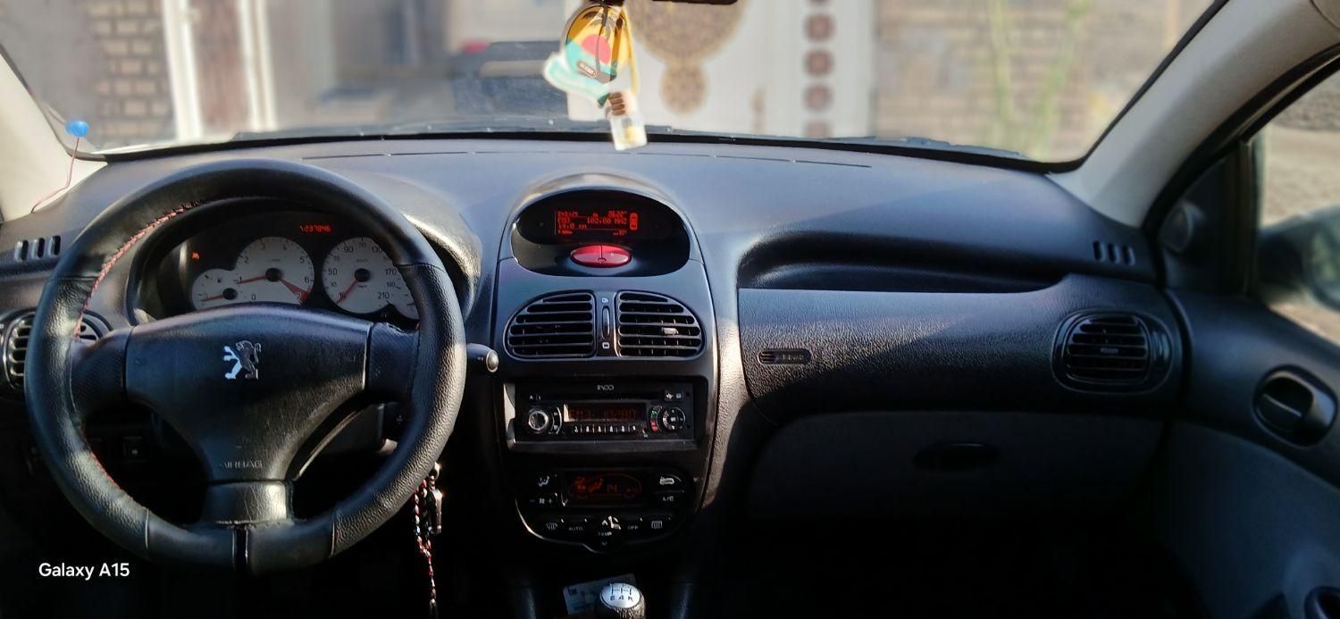 پژو ۲۰۶ صندوق دار v8 - 1396
