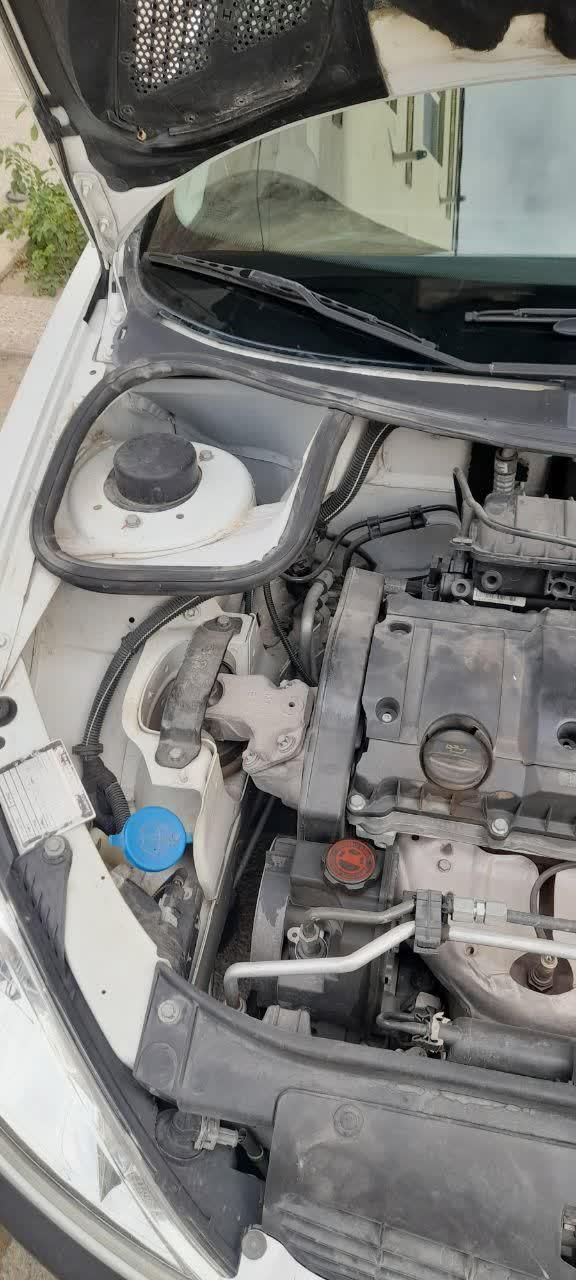 پژو ۲۰۶ صندوق دار v8 - 1394