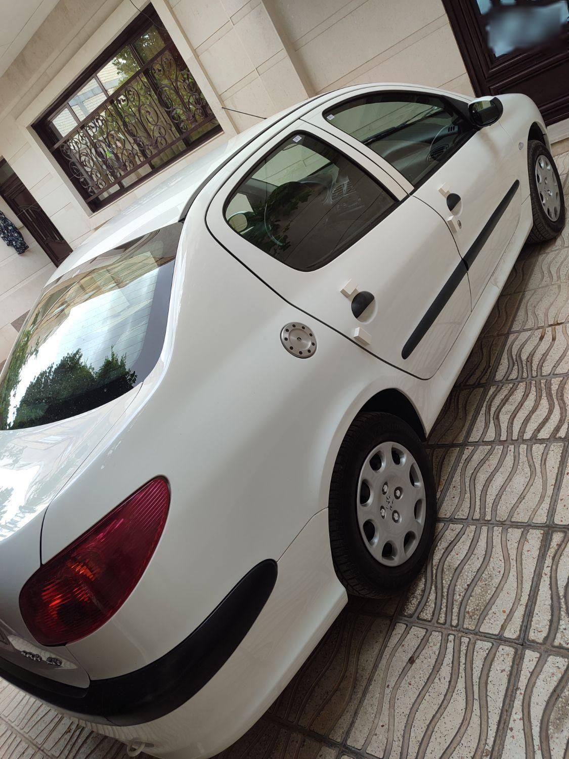پژو ۲۰۶ صندوق دار v8 - 1398