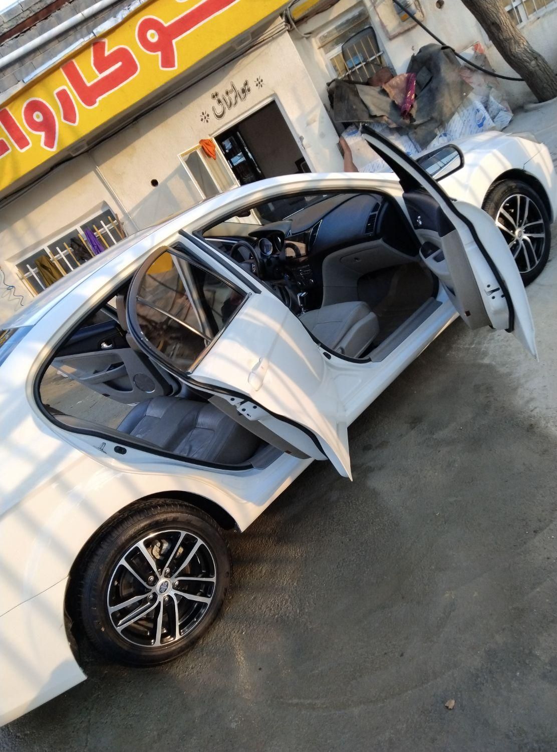 بسترن B50F اتوماتیک - 2015
