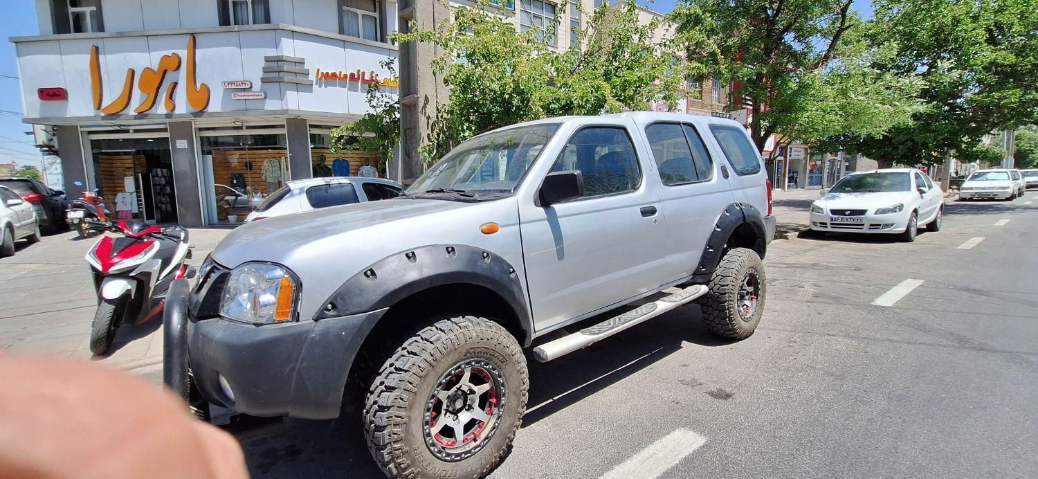 نیسان رونیز دنده‌ای - 1383