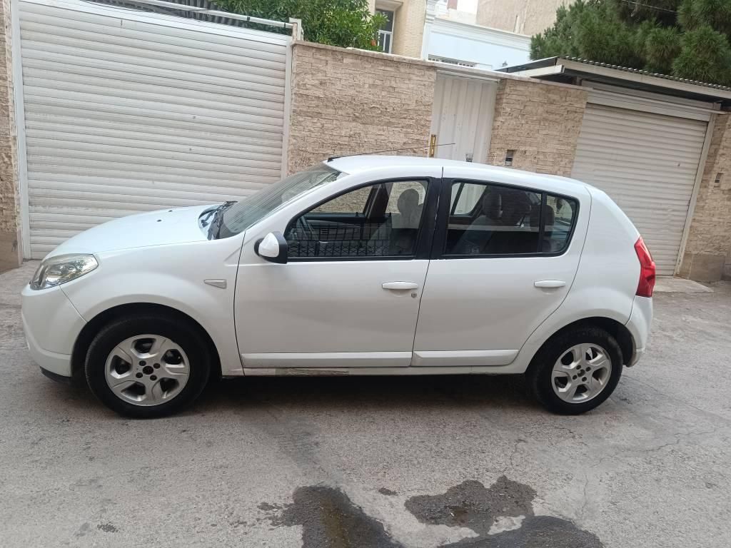 خودرو رنو، ساندرو آگهی ann_18637320