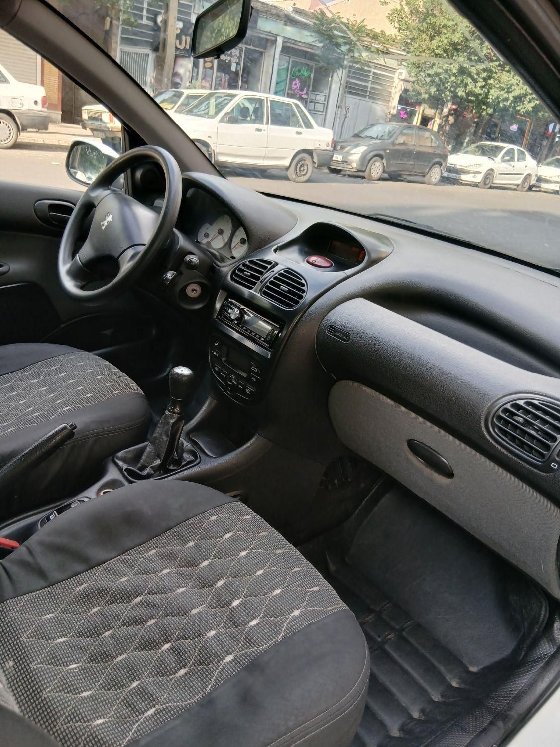 پژو ۲۰۶ صندوق دار v8 - 1395