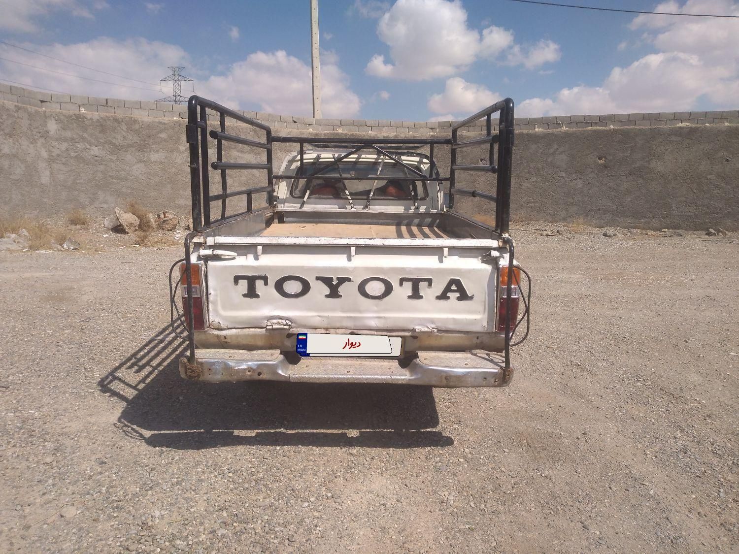 تویوتا کمری XLE - 1402