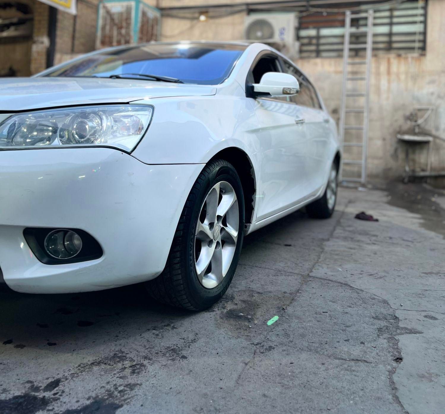 جیلی امگرند Rv 7 دنده‌ ای - 2013