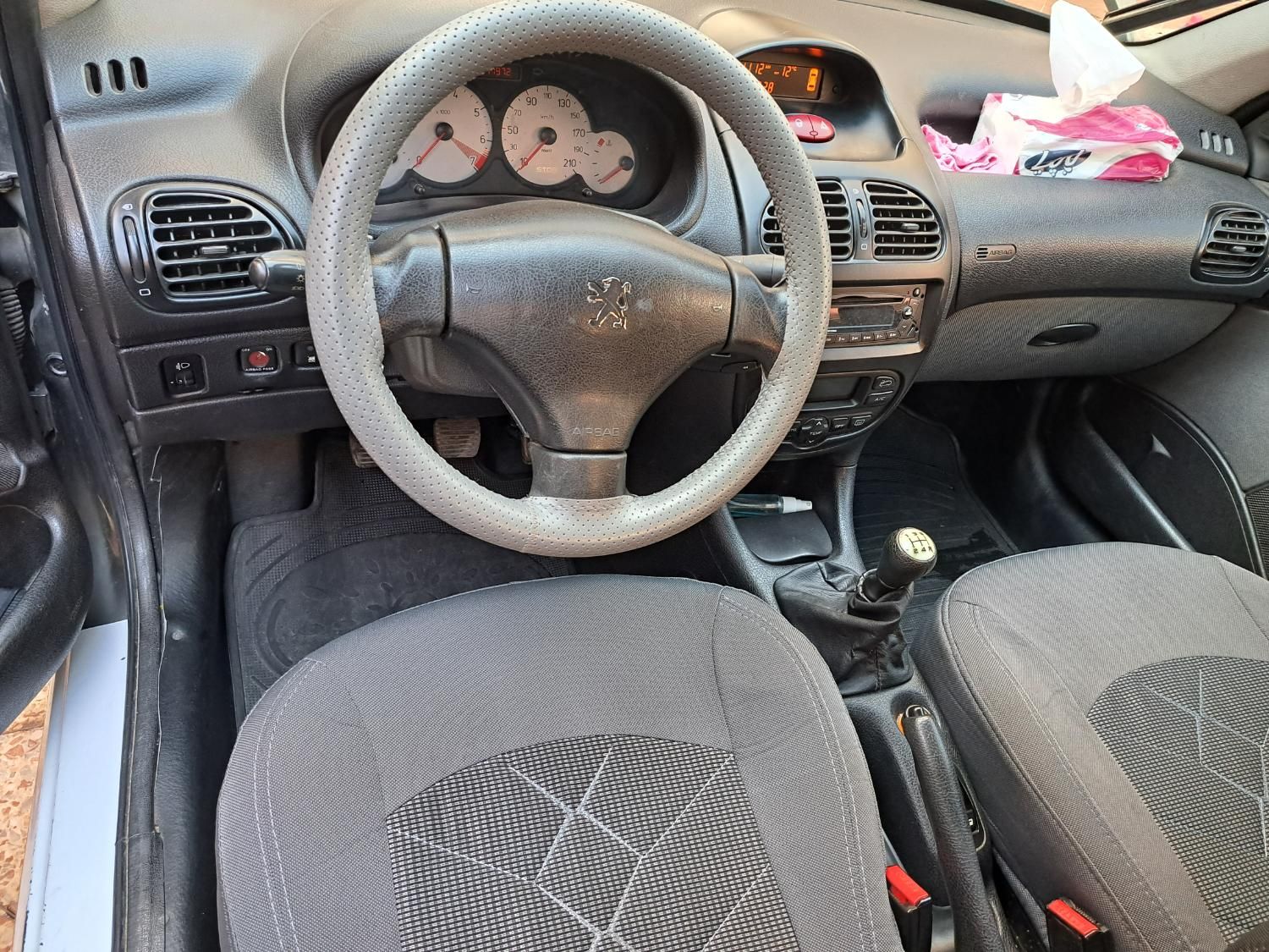 پژو ۲۰۶ صندوق دار v8 - 1393