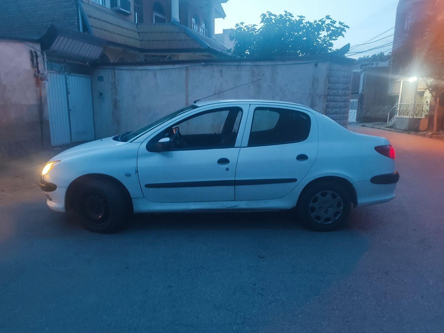 پژو ۲۰۶ صندوق دار v8 - 1399