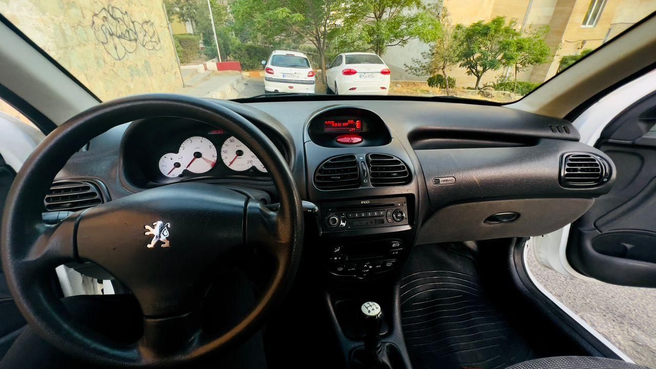 پژو ۲۰۶ صندوق دار v8 - 1393