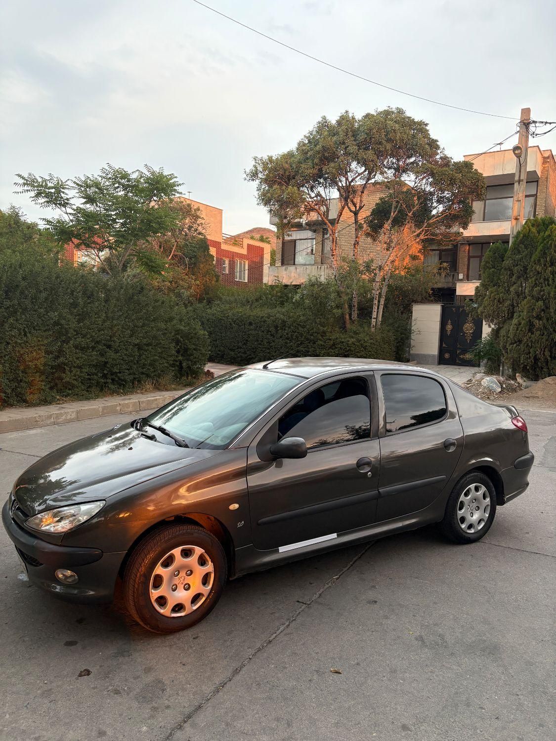 پژو ۲۰۶ صندوق دار v8 - 1386