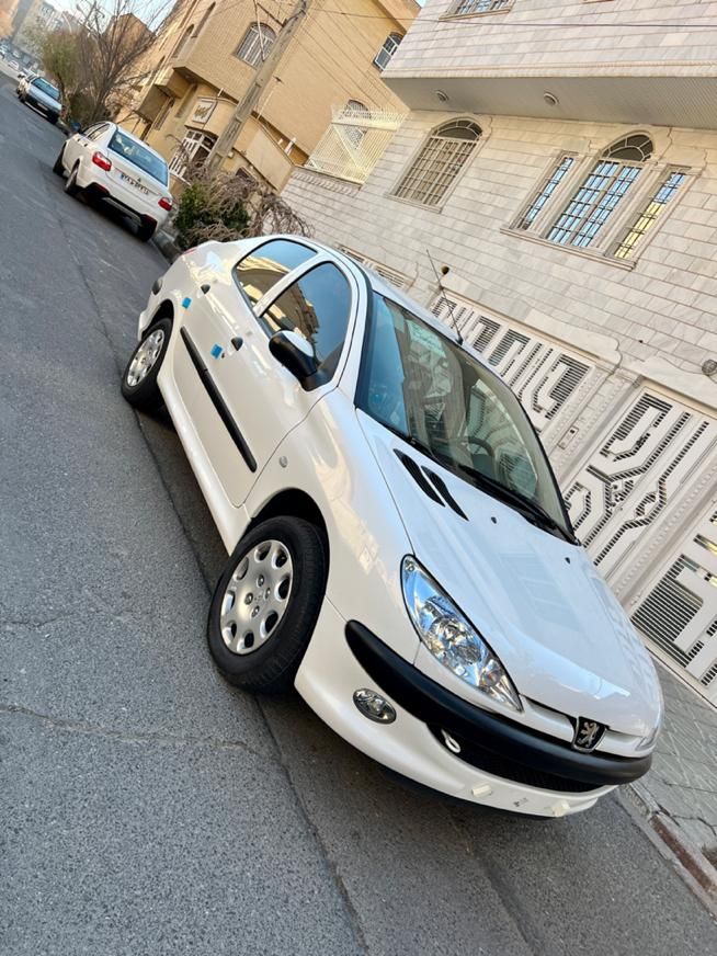پژو ۲۰۶ صندوق دار v8 - 1397