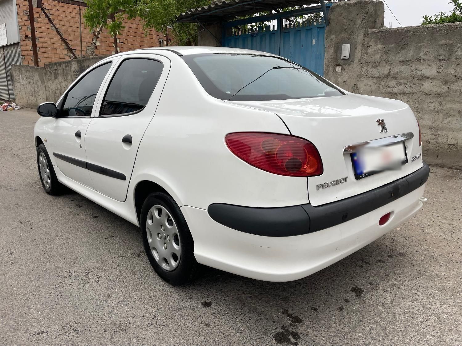 پژو ۲۰۶ صندوق دار v8 - 1393