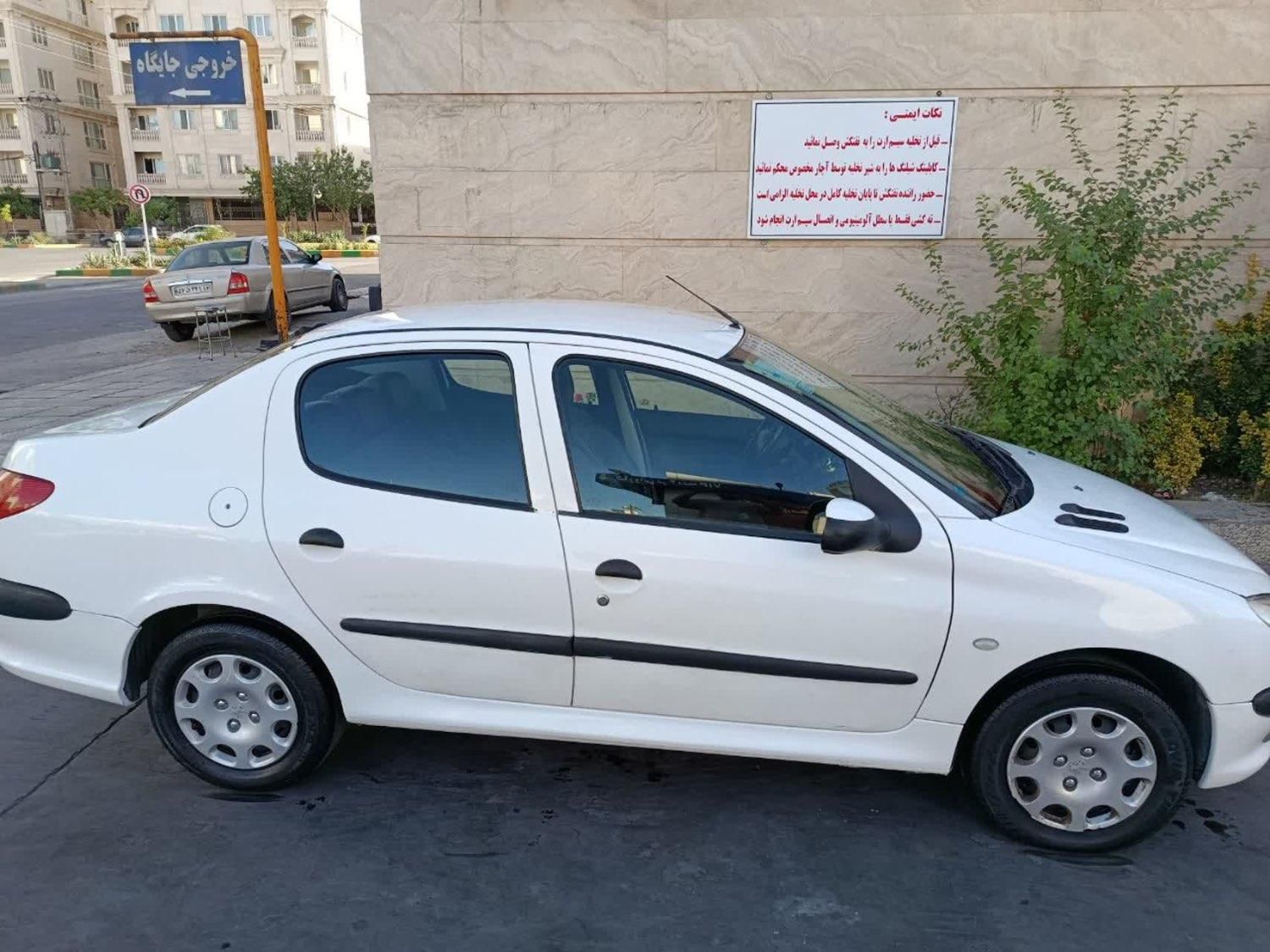 پژو ۲۰۶ صندوق دار v8 - 1394