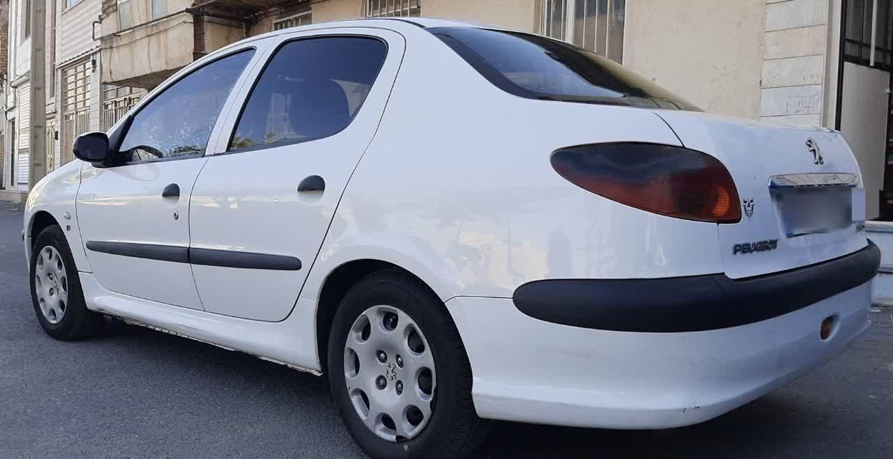 پژو ۲۰۶ صندوق دار v8 - 1392