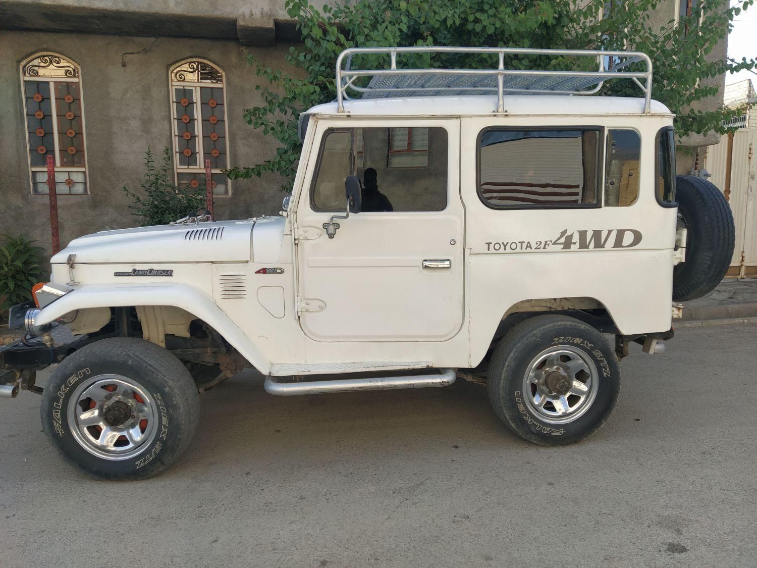 تویوتا کمری XLE - 1402