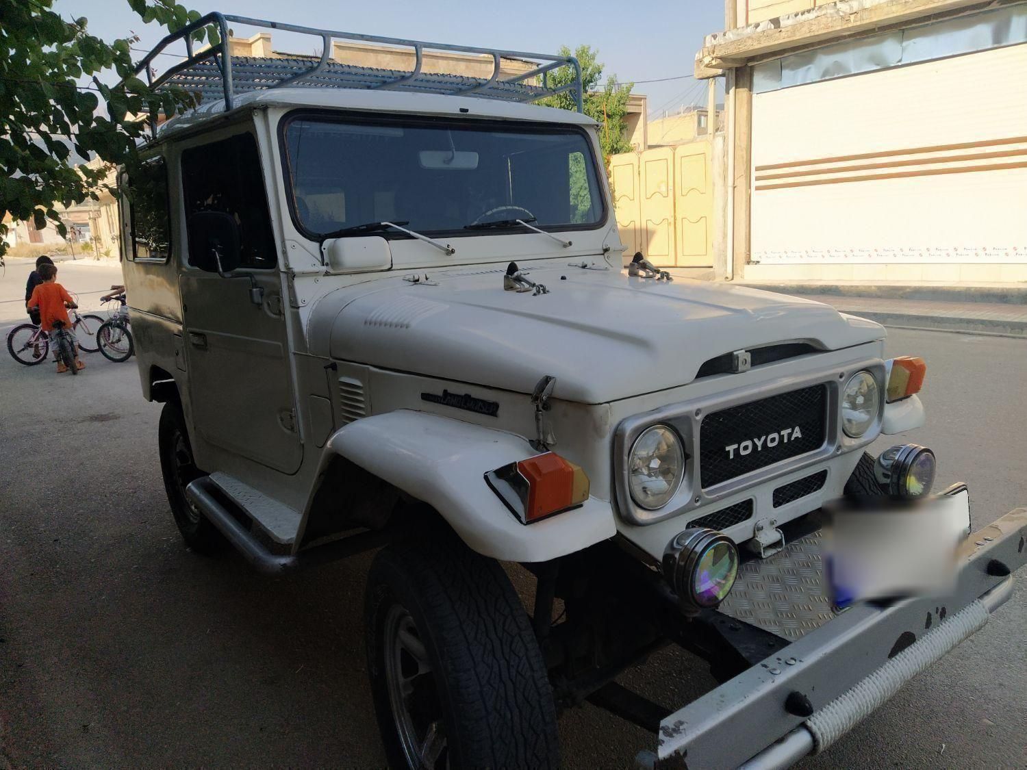 تویوتا کمری XLE - 1402