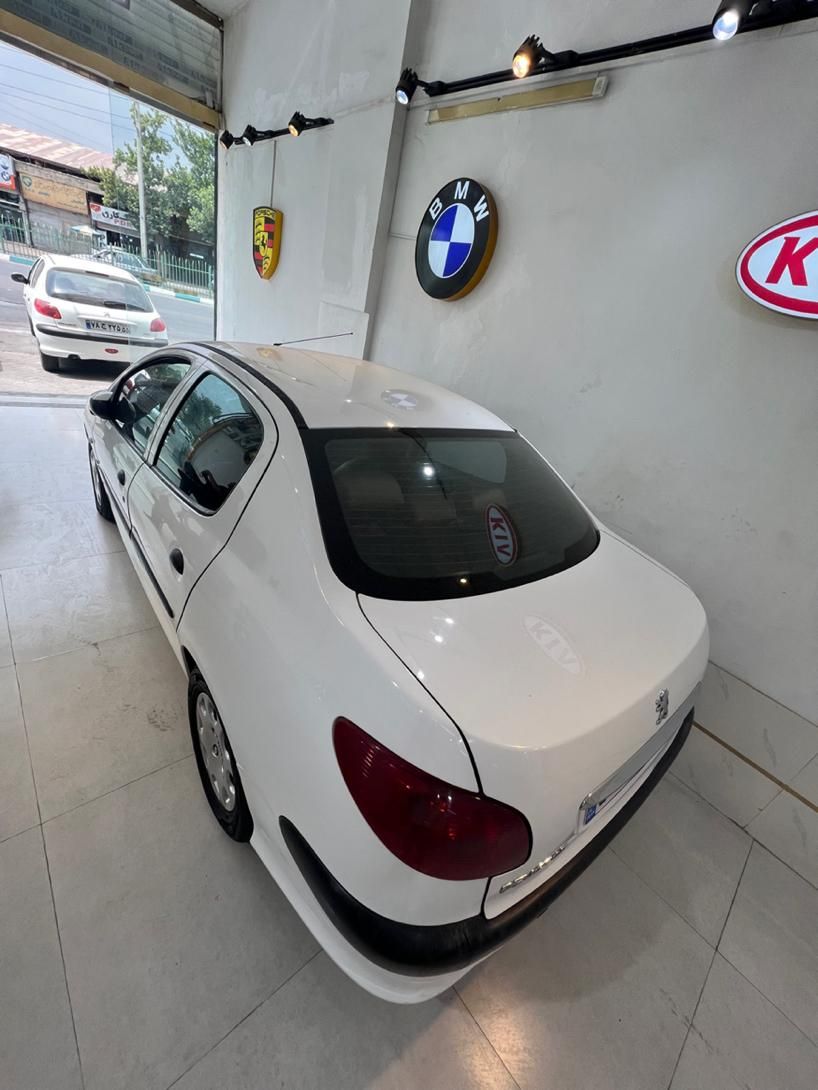 پژو ۲۰۶ صندوق دار v8 - 1395