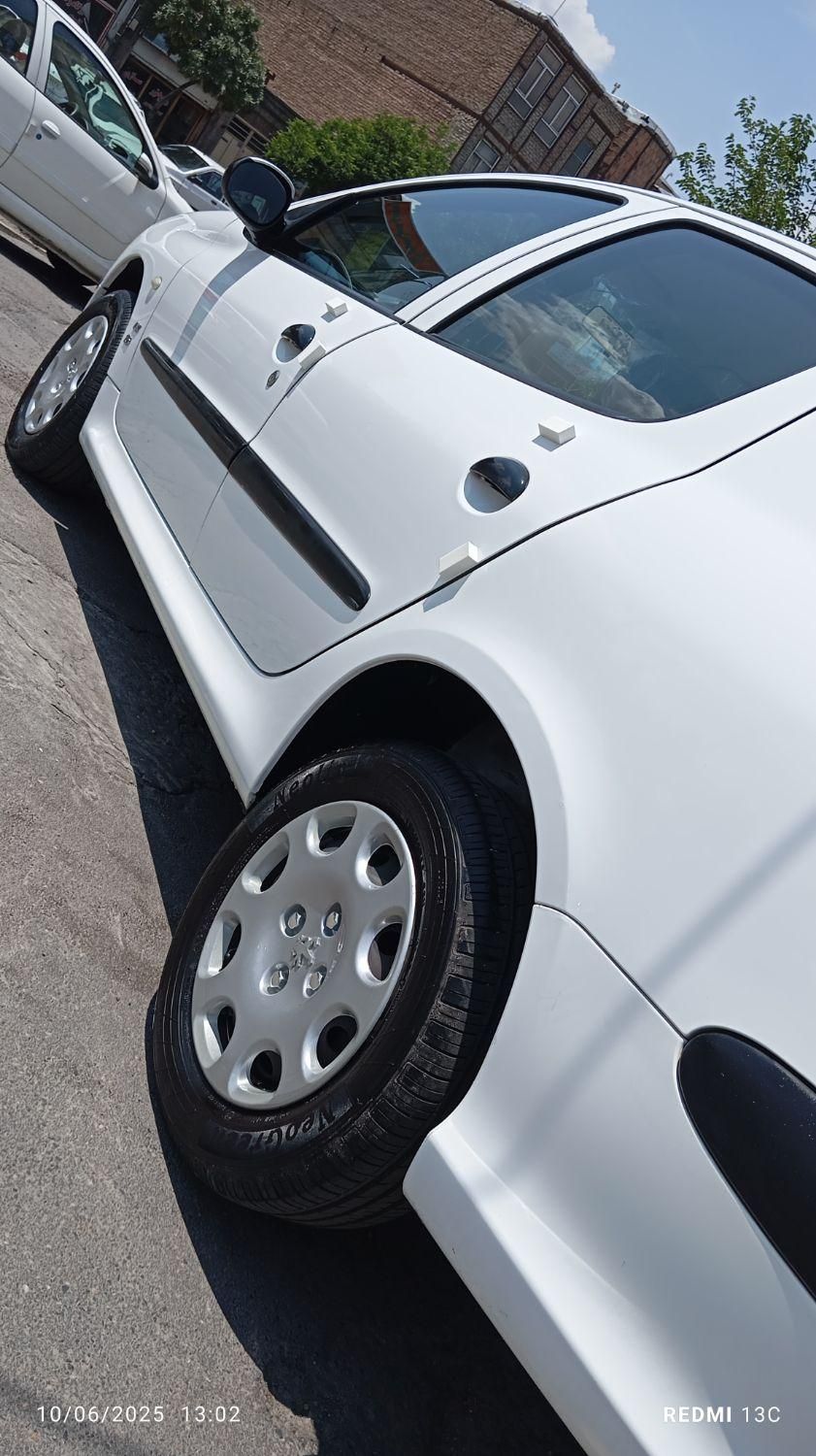 پژو ۲۰۶ صندوق دار v8 - 1396