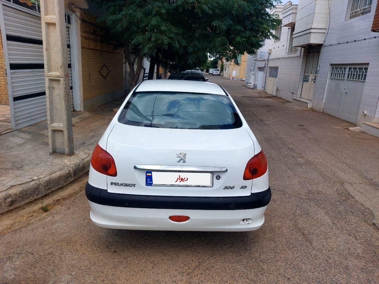 پژو ۲۰۶ صندوق دار v8 - 1394