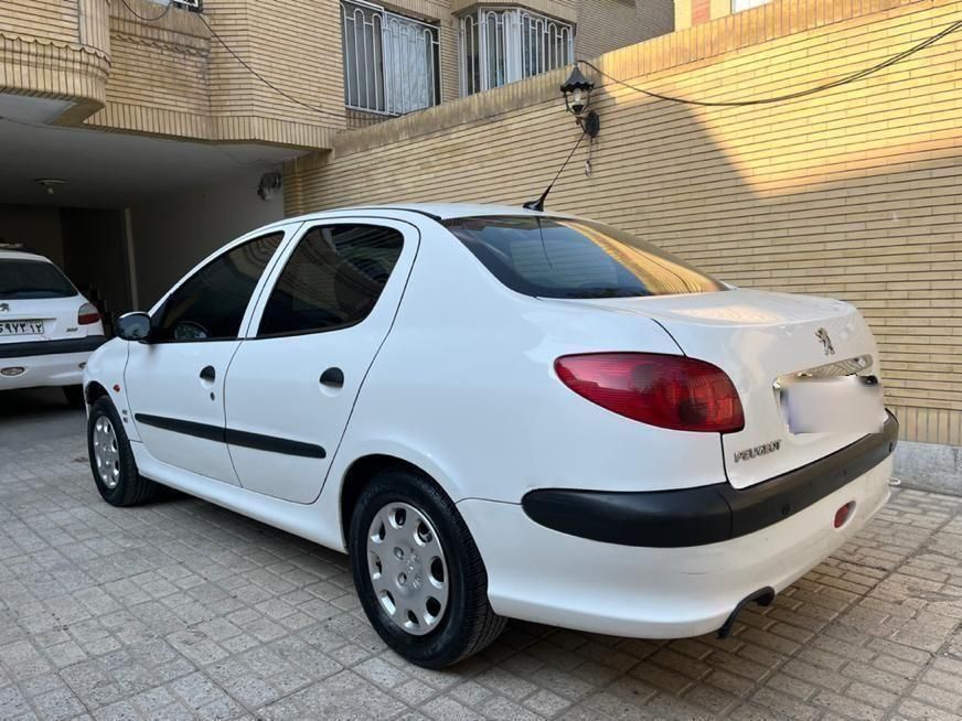 پژو ۲۰۶ صندوق دار v8 - 1395