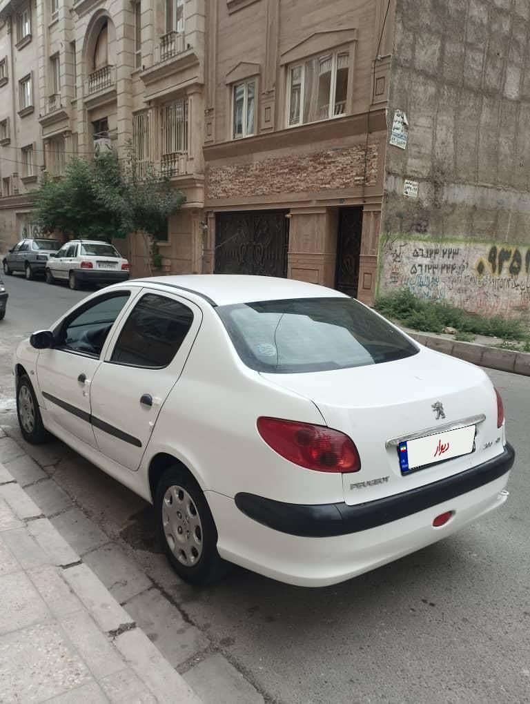 پژو ۲۰۶ صندوق دار v8 - 1396
