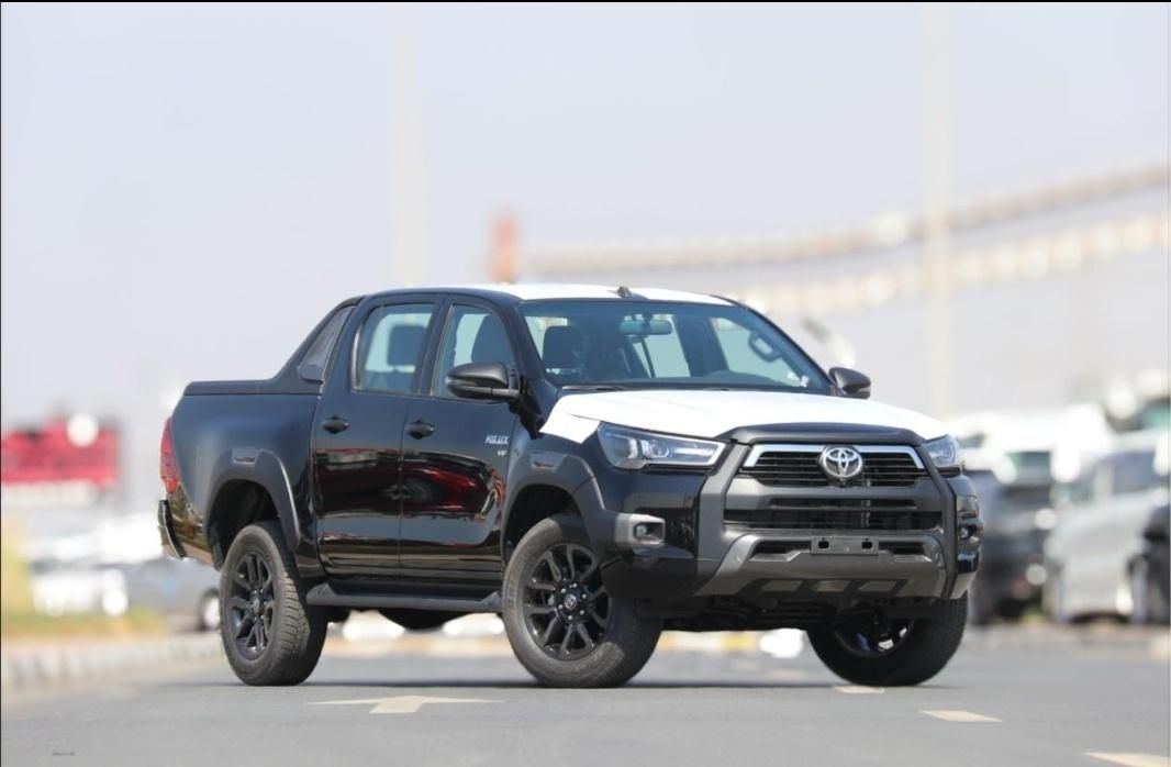 تویوتا کمری XLE - 2025