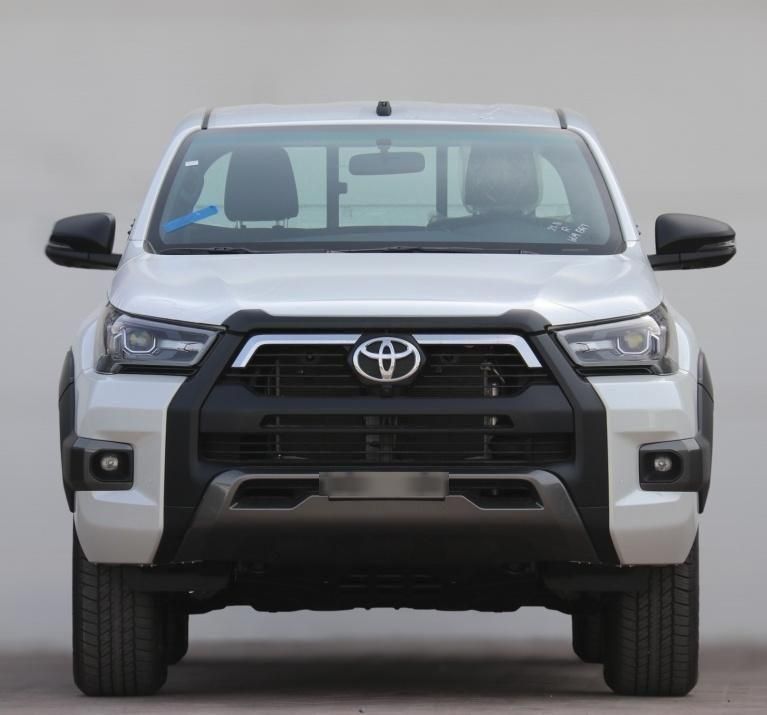 تویوتا کمری XLE - 2025