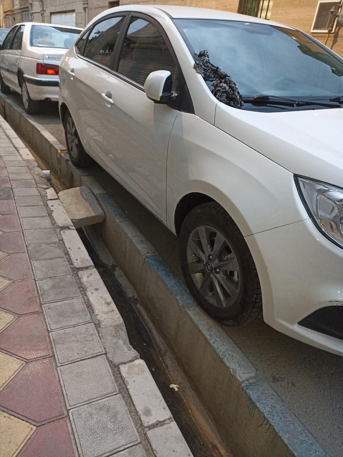 جک J4 اتوماتیک ساده - 1402