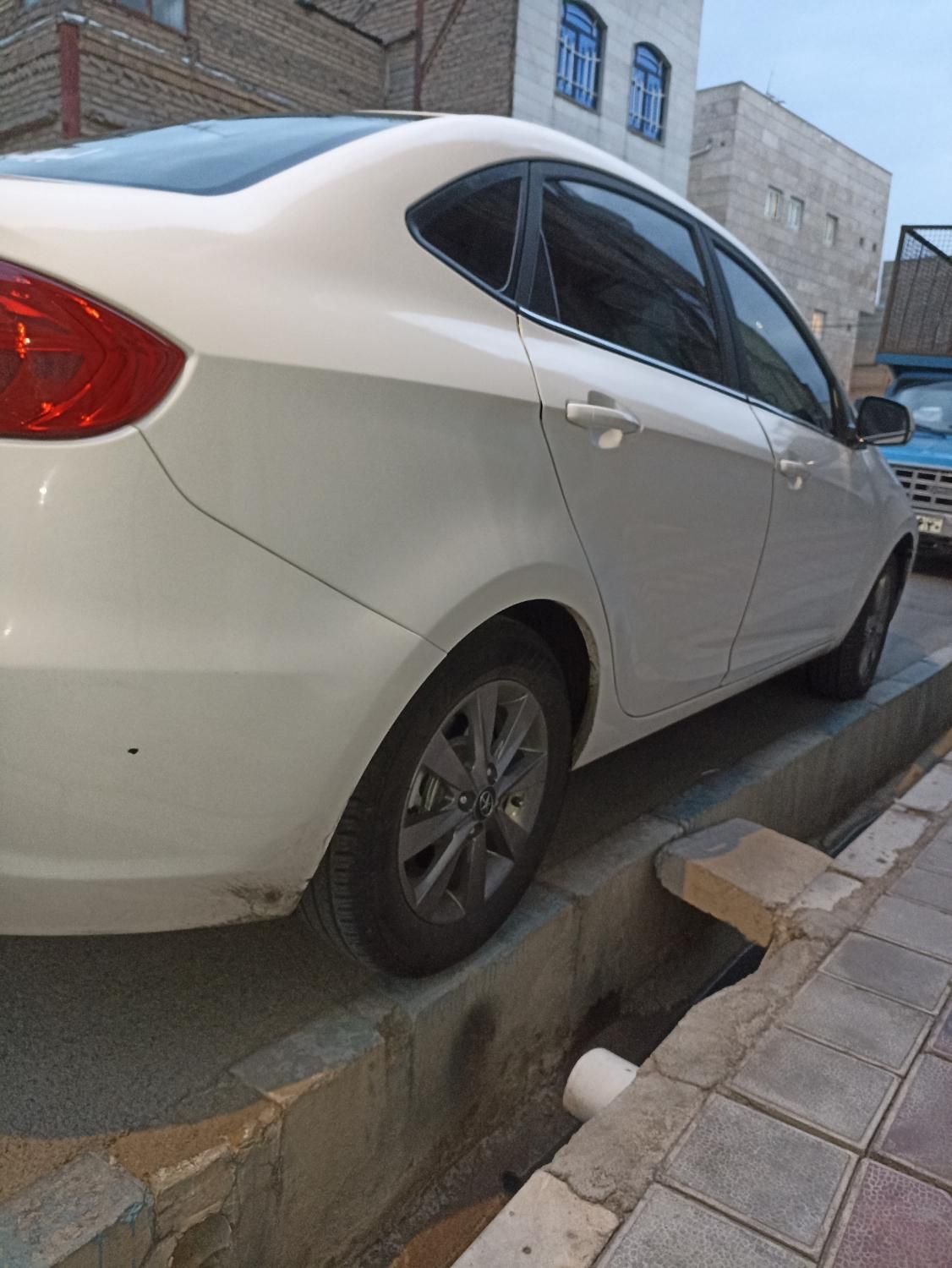 جک J4 اتوماتیک ساده - 1402