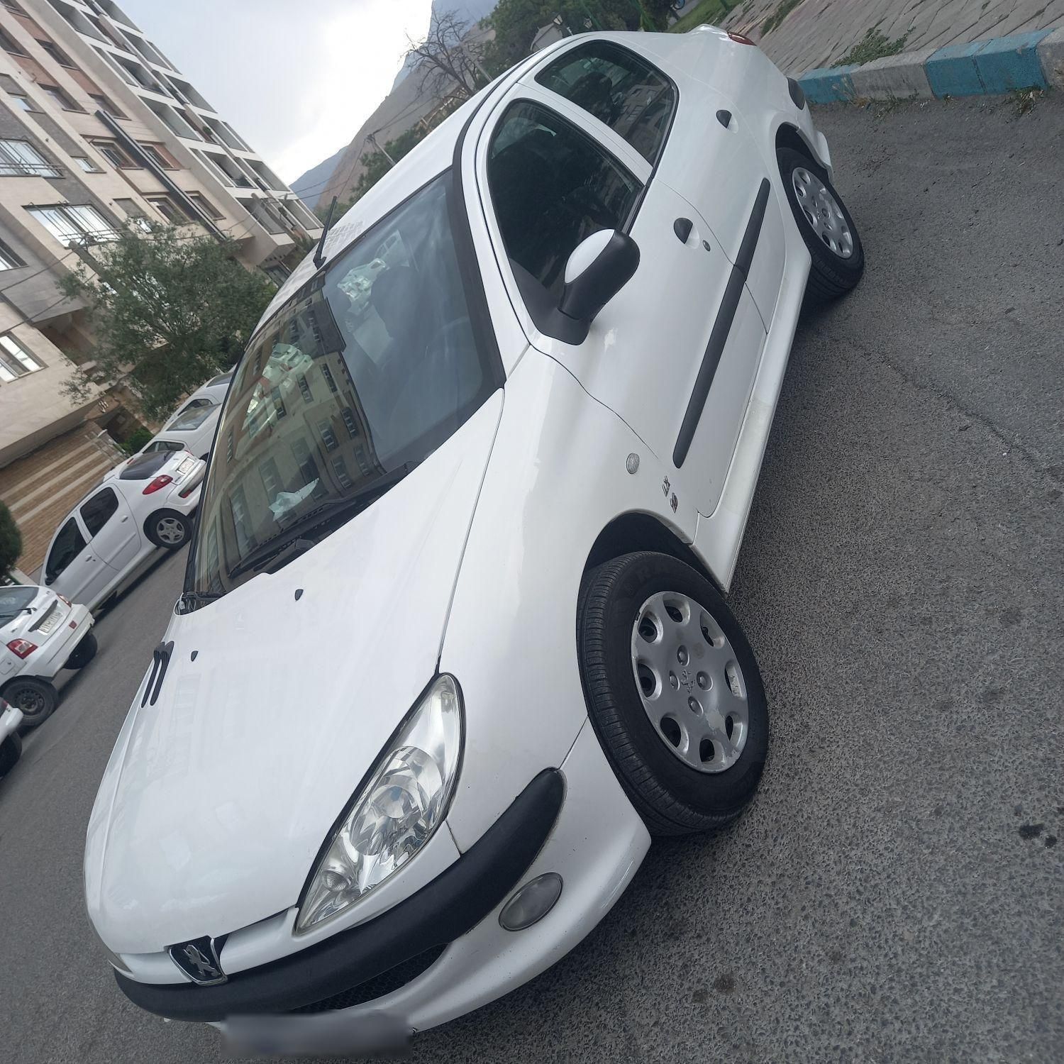 پژو ۲۰۶ صندوق دار v8 - 1393