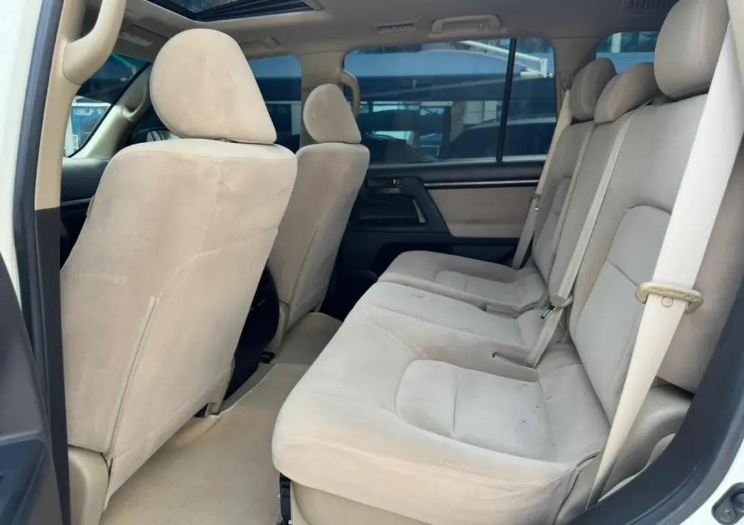 تویوتا لندکروز VXR نسل ۵ - 2010