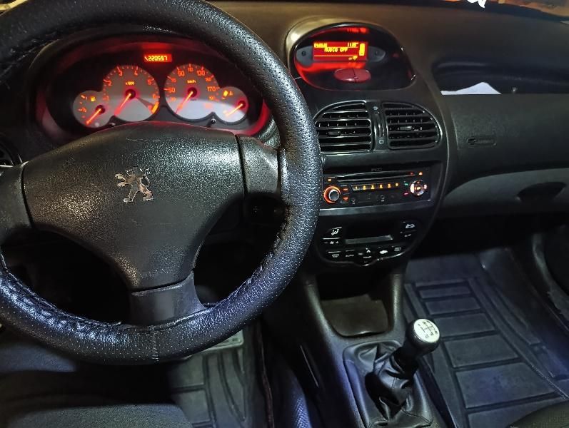 پژو ۲۰۶ صندوق دار v8 - 1394