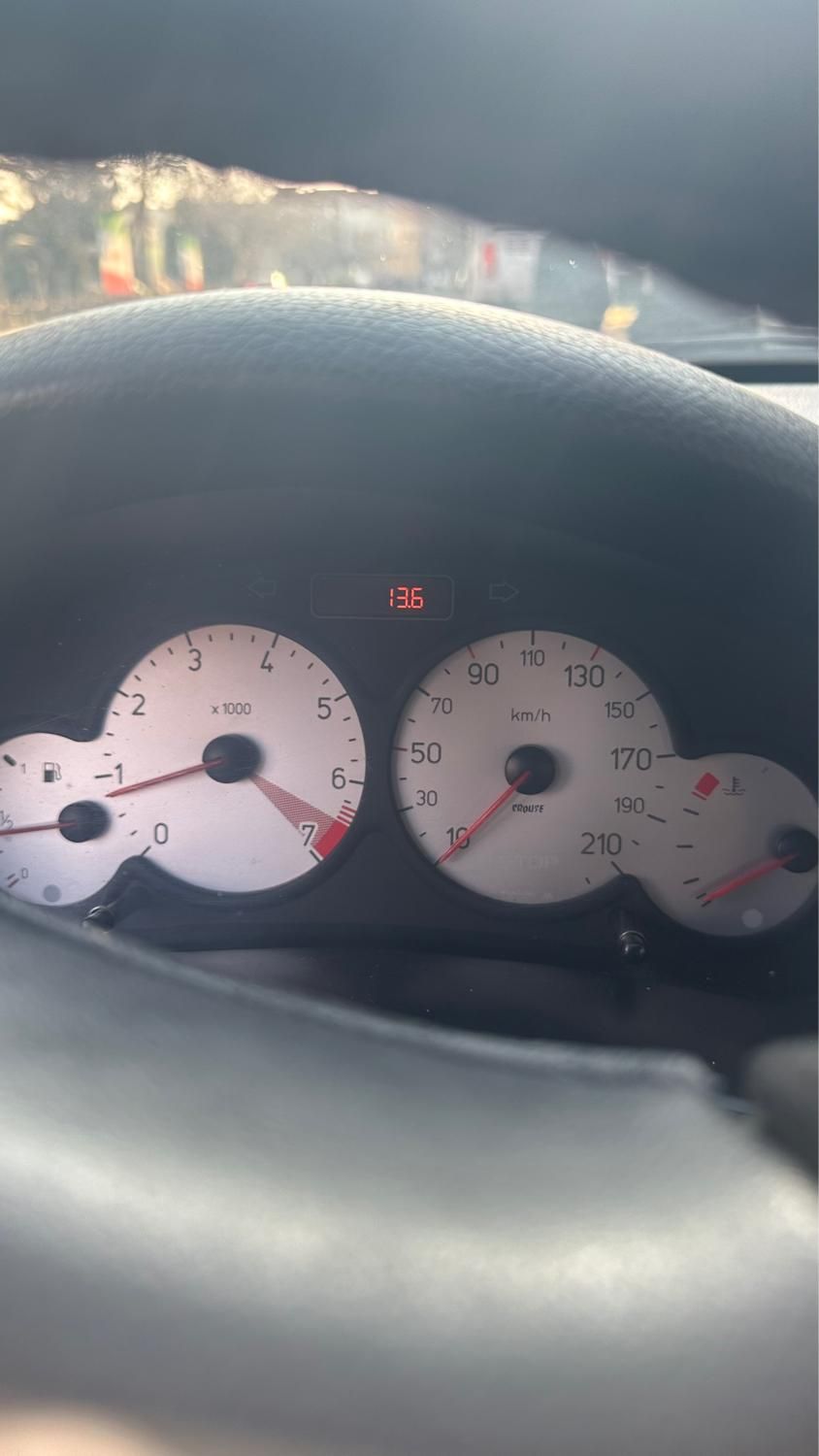 پژو ۲۰۶ صندوق دار v8 - 1392
