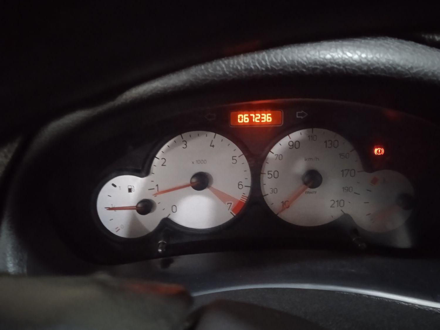 پژو ۲۰۶ صندوق دار v8 - 1392
